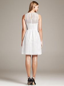 BANANA Republic Branded Cut Out Designer White Pie