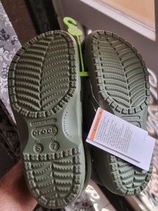 ABSOLUTELY UNUSED BRAND NEW WOMENS /UNISEX CROCS