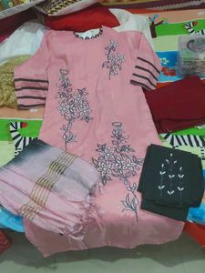 Elegant Floral Embroidered Kurta Set