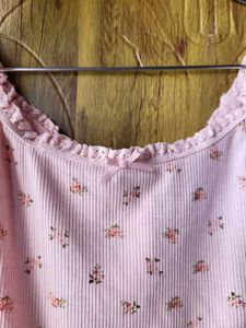 H&amp;M Floral Lace Trimmed Crop Top/ SIZE-M