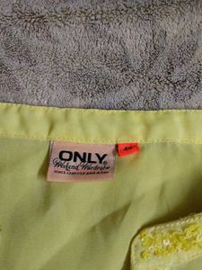 Butter Yellow Top