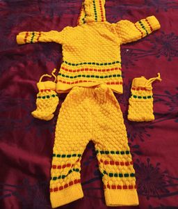 Cute Knitted Baby Outfit