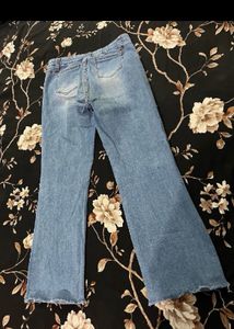 Lightly Washed Distressed Blue Jeans!!😍