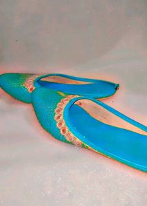 Teal Embroidered Juttis