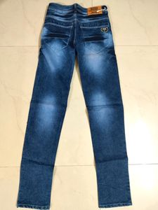Brand New Men&#39;s Levi&#39;s Jeans. Size - 28.