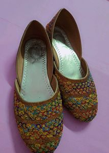 An authentic and ethnic rajasthani mojri for women