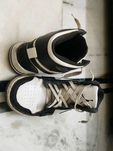 Air Jordan 1 Mid - Black &amp; White