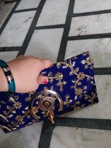 I SELLING this Bag
