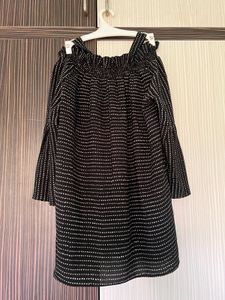 Off-shoulder Black Top