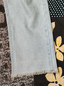 Relaxed Fit Mid Rise Jeans
