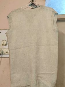 Men’s Sleeveless Knit Sweater In Beige Off white
