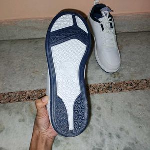 Campus Mens sneakers white and navy blue colour