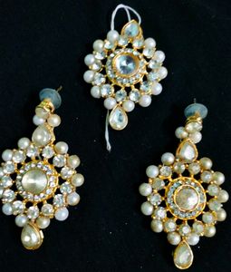 Maangtika with earrings