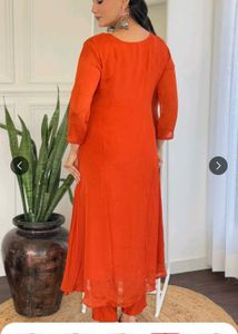 WomenEmbroidered Regular Thread Work Kurta with Tr