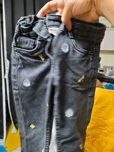 Cute Floral Embroidered Jeans