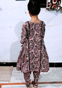 😍Beautiful Side Plated Gown With Tulip Salwar