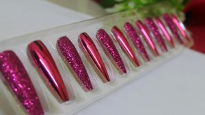 Beautiful Artificial Nails With Sticker