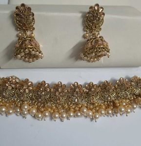 Elegant  Kundan &amp; Pearl Jewelry Set