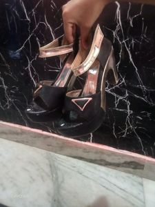 Black And Golden Heels 👠