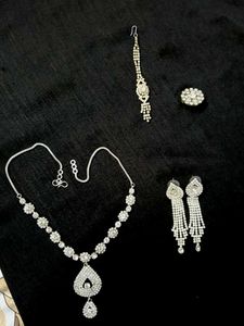 Sparkling Silver Jewelry Set