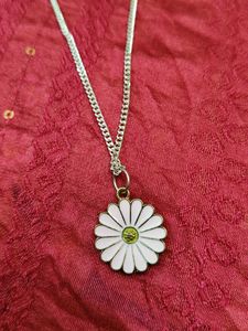 Daisy Pendant Necklace