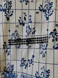 Trendy Blue &amp; White Floral Printed Crepe Top – M