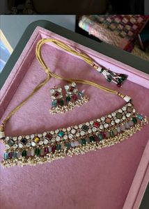 Chesta Ad Neck Set