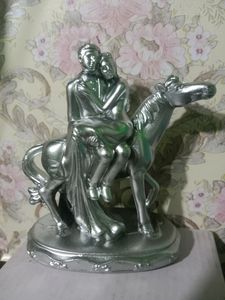 Romantic Couples Show Piece....