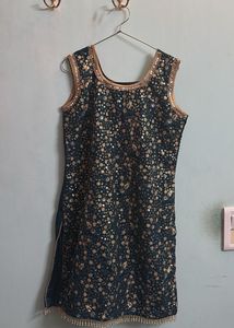 Women Sequinned Kurta With Sharara,Dupatta&Sleeves