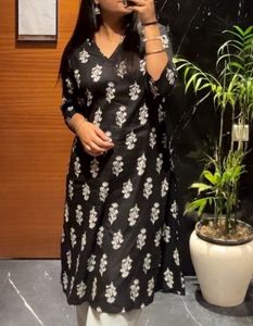Elegant Floral Print Kurta