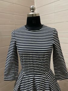 GAP camel navy blue striped dress