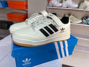 Adidas Forum Low Sneakers