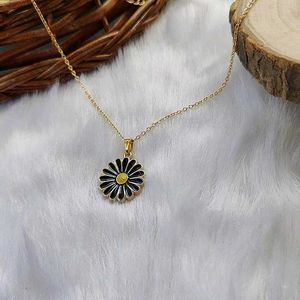 Daisy Charm Pendant (Gold Plated) 🌼🖤