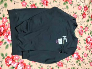 Stylish Black Sweatshirt