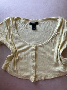 butter yellow crop top 🧈