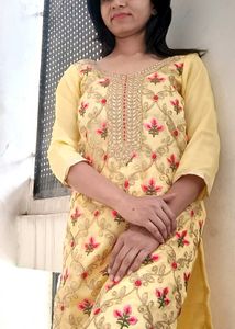 Elegant Embroidered Kurti With Pant
