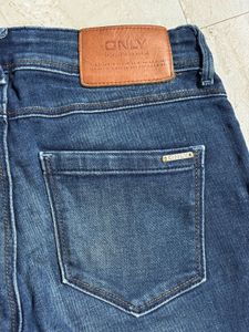 Distressed Skinny Jeans