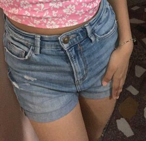 RIBBED BLUE DENIM SHORTS