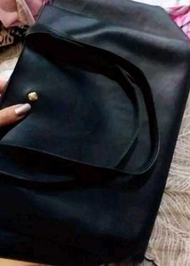 black tote bag