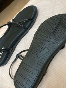 Chic Black Strappy Flats