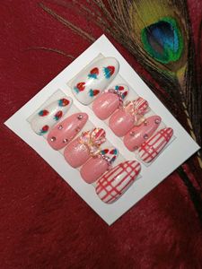Korean Press-On Nails 💅🏻🍓