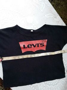 Levi’s Tee
