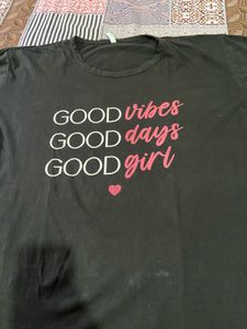 🖤Stylish Pre-Loved T-Shirt – Great Condition! 🖤