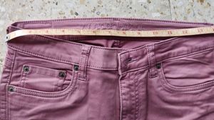 Cotton pant with slit at knee.