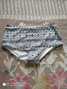 Black &amp; White Swimsuit 3 Pieces