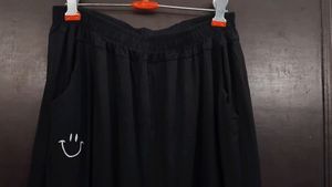 A Export Surplus Multibranded Highwaist Jean