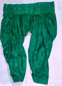 Here are some beautiful and catchy shalwar titles