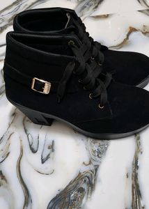 Black BOOTS With Heels For WOMEN&#39;S....its New