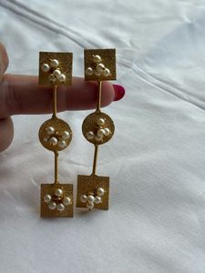 Gorgeous, golden colour earrings