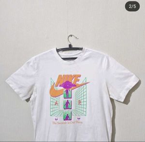 NIKE SWOOSH TEE